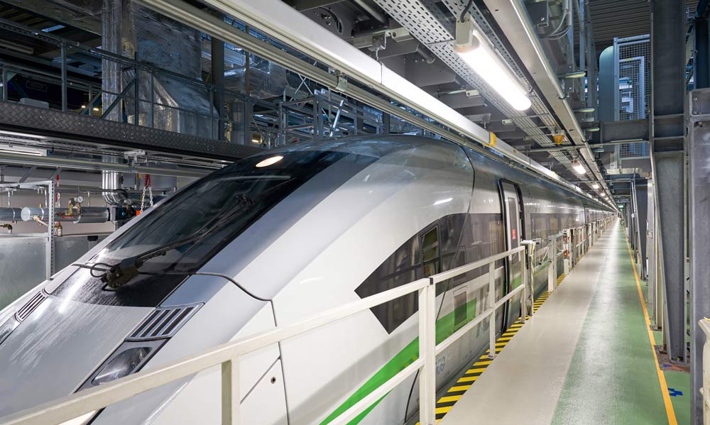 Éclairage LED pour halls dans les ateliers de la Deutsche Bahn