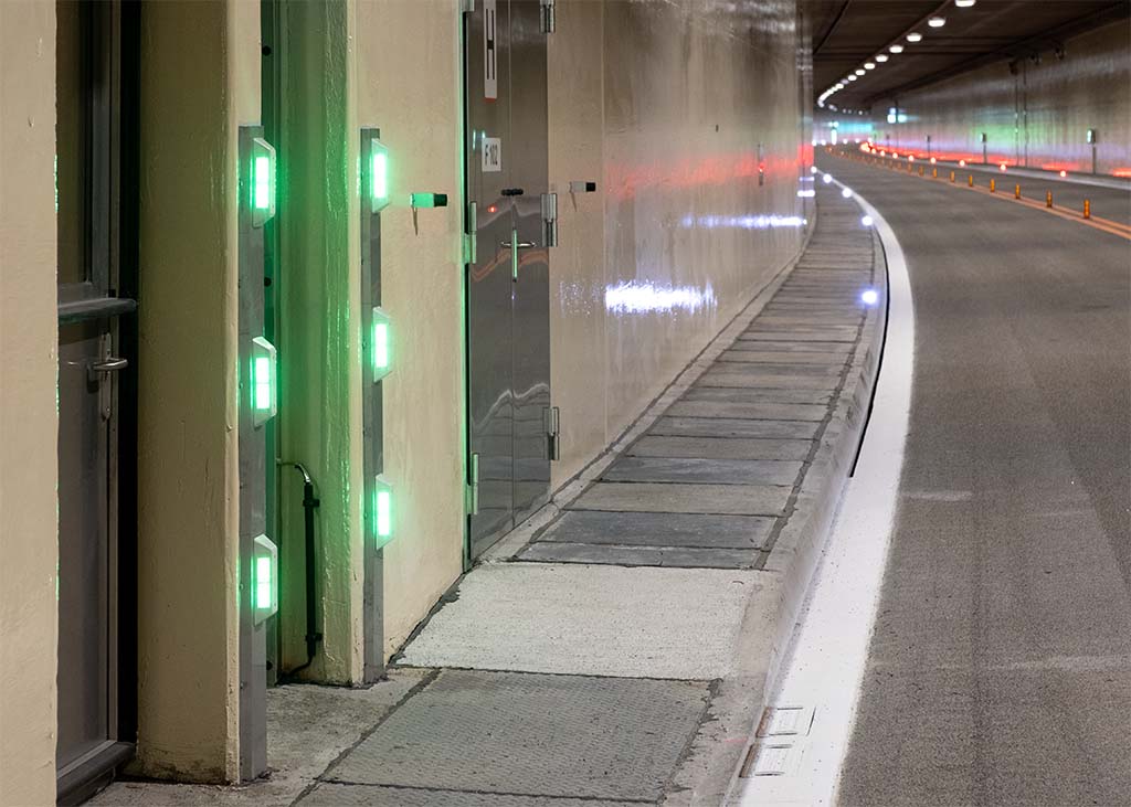 Emergency lighting for tunnels