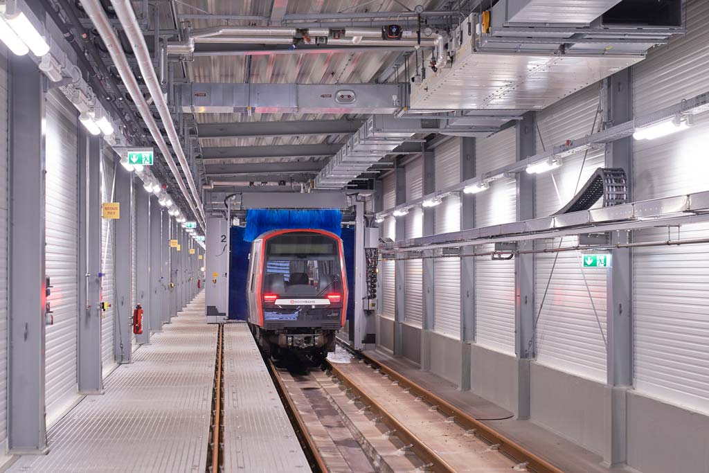 U-Bahn maintenance workshop of Hamburger Hochbahn in Billstedt with NORKA LED luminaires providing glare-free and reliable illumination of workshop areas and tracks