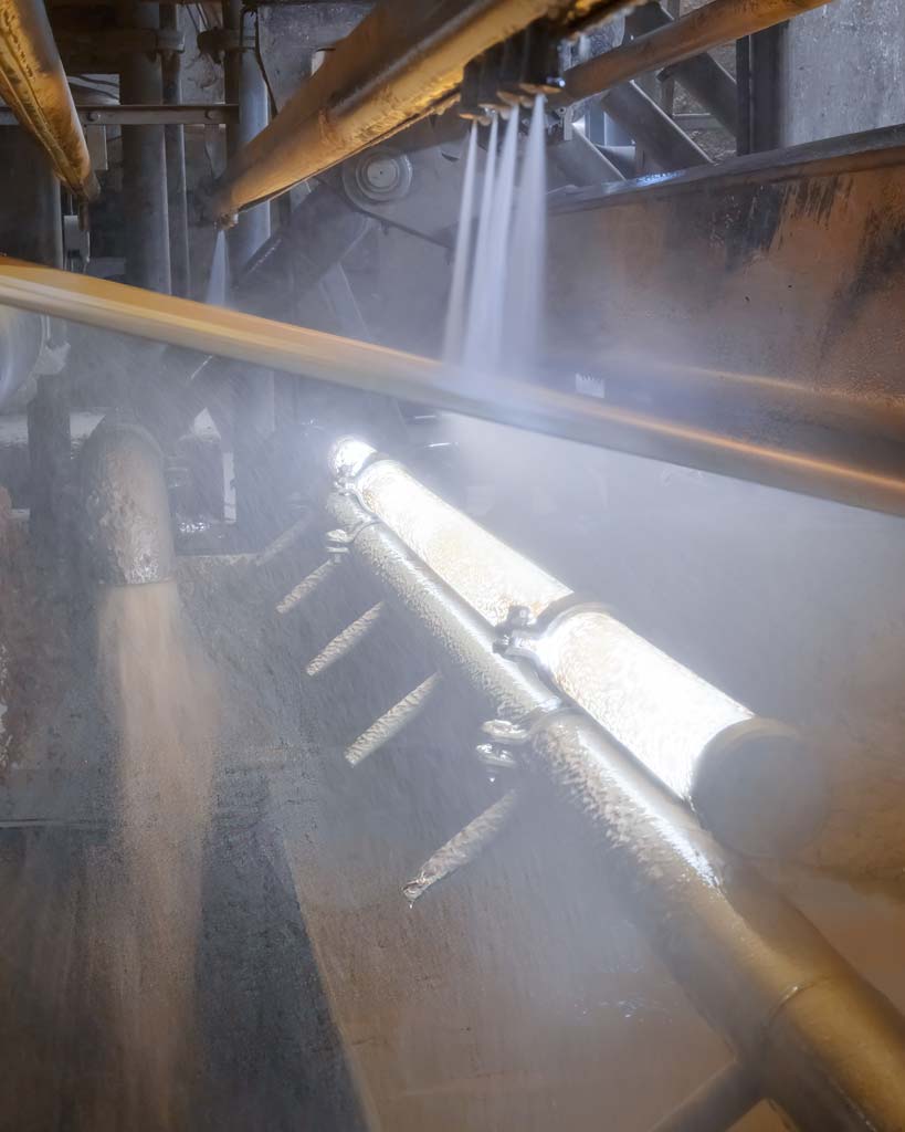 LUGANO IP69K LED tube lights in the wet area under the paper machines at Vreden paper mill, heat- and moisture-resistant industrial lighting.