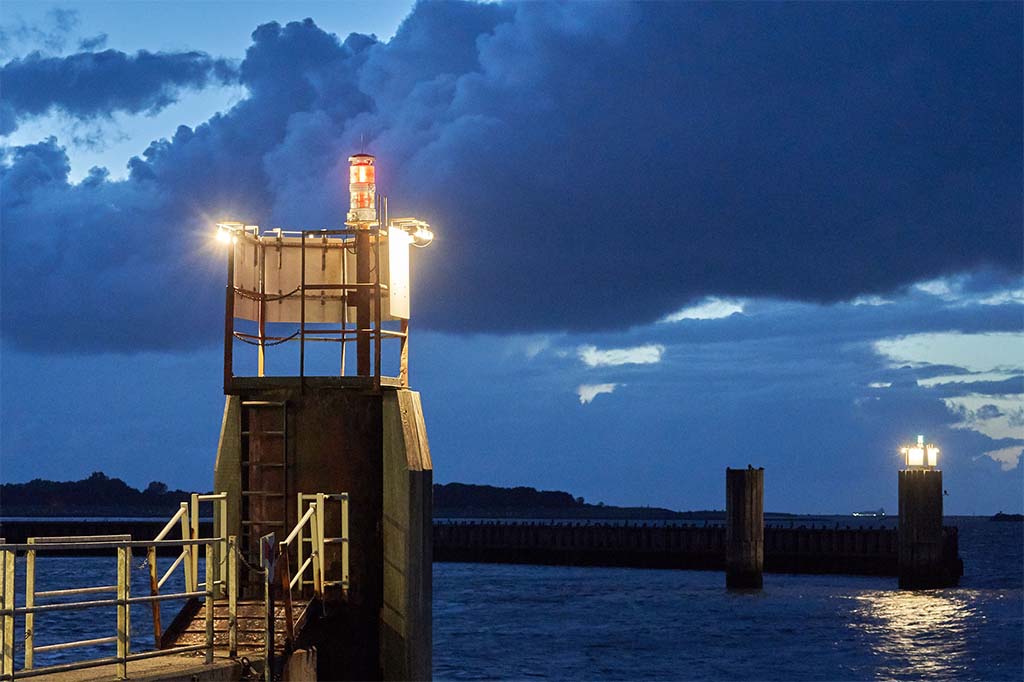Des luminaires NORKA installés à l'entrée d'un port