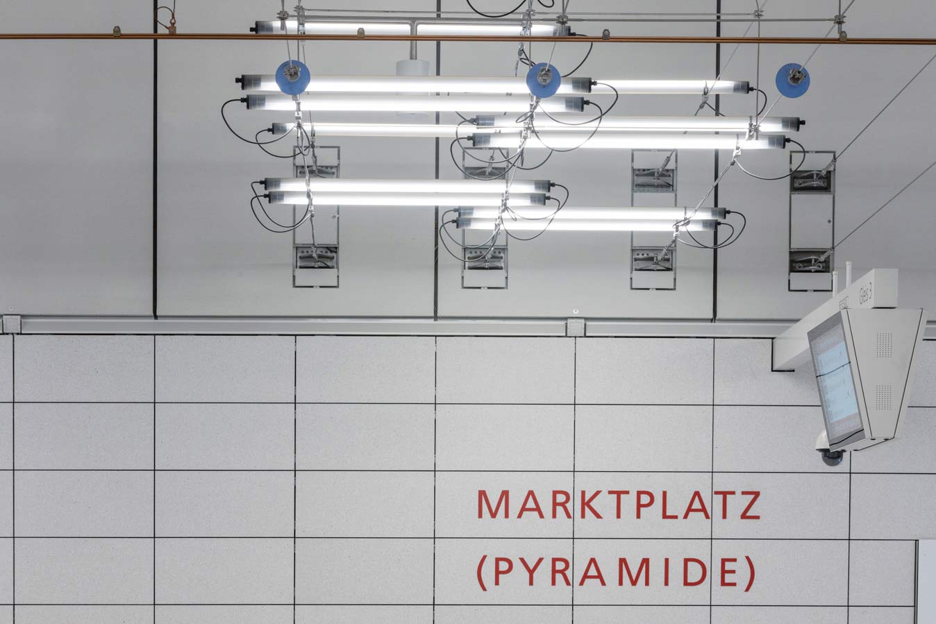 A symphonic luminaire arrangement