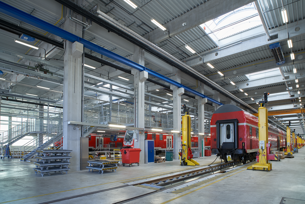 View inside the DB Regio FIBA maintenance hall in Munich with ERFURT LED luminaires for train hall lighting.