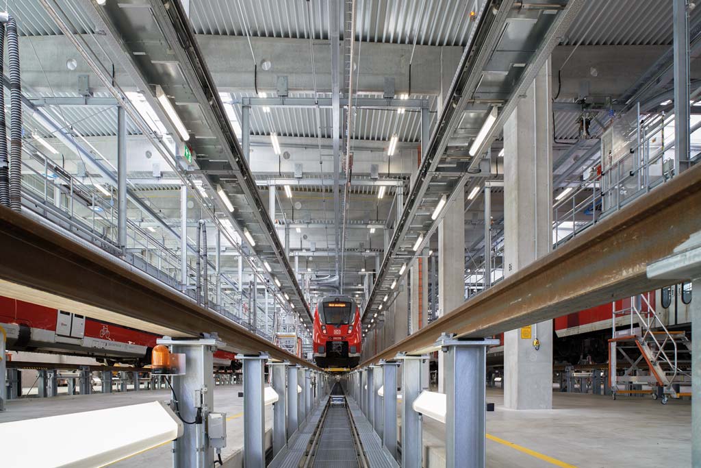 Fahrzeuginstandhaltungs- und -behandlungsanlage (FIBA) der DB Regio Bayern in München-Pasing mit NORKA LED-Leuchten und integrierter Lichtsteuerung, geplant und programmiert als Komplettlösung aus einer Hand.