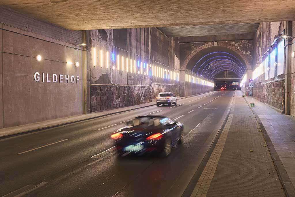 LED-Tunnelbeleuchtung im Gildehoftunnel Essen mit NORKA ZUG LED und PHALANX 430 Wandleuchten.